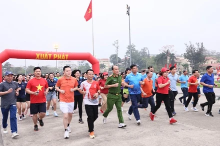 Gần 3.000 người tại Tuyên Quang tham dự Ngày chạy Olympic vì sức khỏe toàn dân-Vì an ninh Tổ quốc.