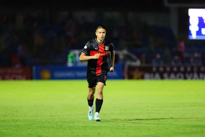 Cầu thủ Việt kiều Chung Nguyen Do khoác áo câu lạc bộ Ninh Bình. (Ảnh: Đức Cường)