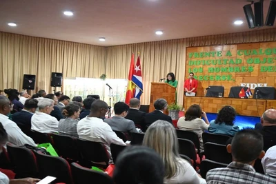 Viện trưởng Viện Kinh tế xanh Dương Thị Bích Diệp phát biểu tại Lễ ra mắt Mạng lưới công nghệ sinh học nông nghiệp và chăm sức khỏe tự nhiên Việt Nam-Cuba tại La Habana.