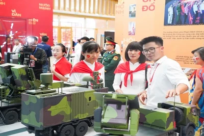 Triển lãm thu hút đông đảo giới trẻ tham quan.