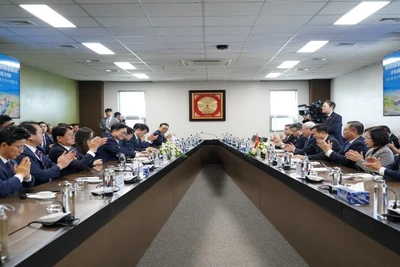 Quang cảnh buổi làm việc tại VKIST của Chủ tịch Quốc hội Hàn Quốc Woo Won Shik.