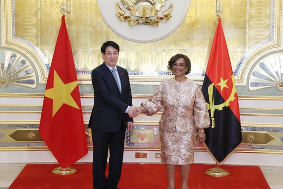 Chủ tịch nước Lương Cường hội kiến Chủ tịch Quốc hội Angola Carolina Cerqueira. (Ảnh: TTXVN)