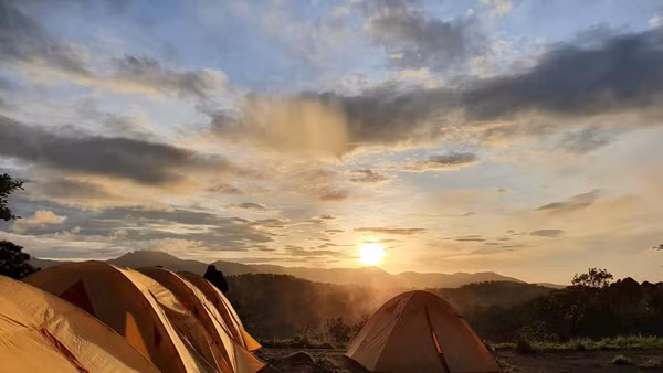 Hoàng hôn trên đường du ngoạn.