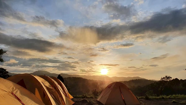 Hoàng hôn trên đường du ngoạn.