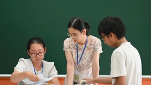 Chấm thi khẩn trương nhưng không được "sót bài", "sót ý" để bảo đảm quyền lợi cho thí sinh