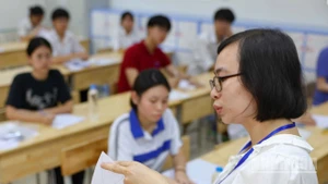 Buổi thi Ngữ văn sáng 7/6 (Ảnh: ĐẠI THẮNG)
