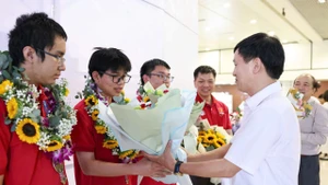 [Ảnh] Đón chào các thành viên đội tuyển Olympic Sinh học quốc tế năm 2025 về nước