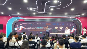 Dự án cộng đồng “Bình dân học vụ số - Cùng nhau học AI” đã thu hút gần 8.000 học viên trên khắp cả nước tham gia.