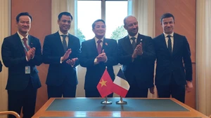 Phó Chủ tịch Quốc hội Nguyễn Đức Hải cùng Phó Chủ tịch Thượng viện Pháp Loïc Hervé.