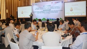 Hội thảo “Trao đổi kinh nghiệm về tiêu chuẩn, quy chuẩn và quản lý hệ thống pin lưu trữ năng lượng”. (Ảnh: HỒNG SÁNG/QĐND)