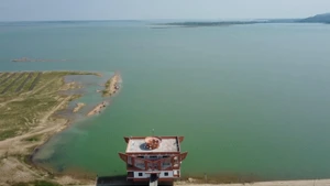 Viện Kỹ thuật Biển triển khai lấy mẫu kiểm tra chất lượng nước hồ Dầu Tiếng.