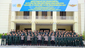 Chuyên gia huấn luyện cảnh sát gìn giữ hoà bình của Cảnh sát quốc gia Indonesia đến huấn luyện cho Đơn vị Cảnh sát gìn giữ hoà bình số 1. (Ảnh: VNFPU1)