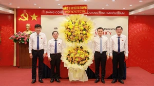 Đồng chí Bùi Xuân Cường, Thành ủy viên, Phó Chủ tịch Ủy ban nhân dân Thành phố Hồ Chí Minh dự và chúc mừng Đại hội. 