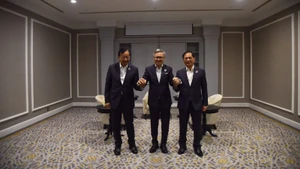 Phó Thủ tướng, Bộ trưởng Ngoại giao Bùi Thanh Sơn đã có cuộc ăn sáng làm việc với Phó Thủ tướng, Bộ trưởng Ngoại giao và Hợp tác quốc tế Campuchia Prak Sokhonn và Bộ trưởng Ngoại giao Lào Thoongsavan Phomvihan. (Ảnh: BNG)