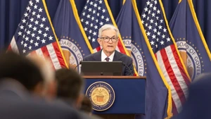 Chủ tịch Cục Dự trữ Liên bang Mỹ Jerome Powell dự họp báo tại Washington D.C. vào ngày 18/6. (Ảnh: Tân Hoa xã)