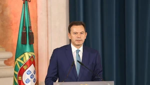 Thủ tướng Luis Montenegro phát biểu tại lễ nhậm chức của chính phủ mới ở Lisbon, Bồ Đào Nha. (Ảnh: Tân Hoa xã)
