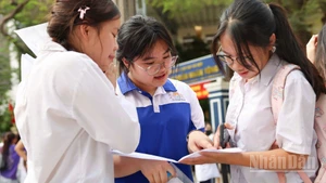 Thí sinh tại Kỳ thi tuyển sinh vào lớp 10 THPT của Hà Nội năm 2025. (Ảnh: ĐẠI THẮNG)