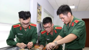 Học viên học tập, nghiên cứu tại Học viện Kỹ thuật quân sự. (Ảnh: MTA)