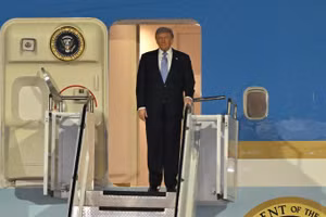 Tổng thống Mỹ Donald Trump tới Bắc Kinh ngày 13/5/2026, bắt đầu chuyến thăm cấp nhà nước Trung Quốc. (Ảnh: THX/TTXVN)