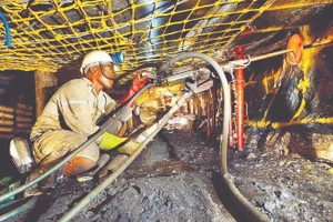 Công nhân khai thác mỏ ở Nam Phi. (Ảnh: WORLDFINANCE)