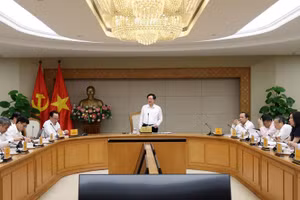 Phó Thủ tướng Hồ Quốc Dũng chủ trì họp về tình hình triển khai danh mục công nghệ chiến lược (CNCL) và sản phẩm CNCL. (Ảnh: VGP)