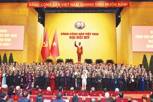 Ban Chấp hành Trung ương Khóa XIV ra mắt Đại hội XIV của Đảng. (Ảnh: TRẦN HẢI)