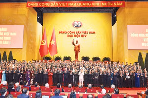 Ban Chấp hành Trung ương Khóa XIV ra mắt Đại hội XIV của Đảng. (Ảnh: TRẦN HẢI)