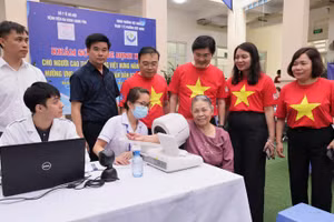 Người dân trên địa bàn phường Việt Hưng (thành phố Hà Nội khám sức khỏe tại Ngày sức khỏe toàn dân (7/4) năm 2026.