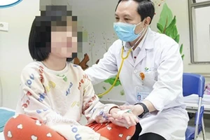 Chăm sóc người bệnh ngộ độc thực phẩm. (Ảnh minh họa)