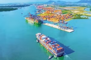 Cảng quốc tế Cái Mép-Thị Vải, cửa ngõ kết nối giao thương hàng hóa đường thủy giữa các tỉnh nam bộ và trung chuyển quốc tế. (Ảnh: NGUYỄN VĂN KHỞI)