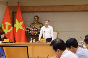 Phó Thủ tướng Thường trực Phạm Gia Túc họp với các bộ, ngành, địa phương về công tác chuẩn bị dự án đầu tư đường Vành đai 5 vùng Thủ đô. (Ảnh: VGP/Phương Nguyên)