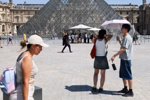 Nắng gay gắt ở Paris, Pháp. (Ảnh: THX/TTXVN)