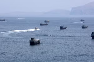 Quang cảnh eo biển Hormuz ngày 20/6/2026. (Ảnh: THX/TTXVN)