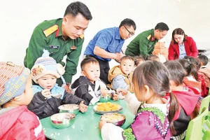 Bữa trưa ấm áp tại điểm trường Hoàng Lao Chải, Trường mầm non Thàng Tín, xã Thàng Tín, tỉnh Tuyên Quang.