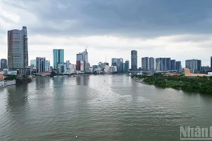 Khu vực được quy hoạch mở rộng Không gian văn hóa Hồ Chí Minh nằm tại vị trí đắc địa ven sông Sài Gòn, tiếp giáp tuyến đường Nguyễn Tất Thành - cửa ngõ kết nối trung tâm với khu nam Thành phố Hồ Chí Minh. (Ảnh: THẾ ANH) 