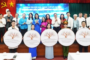 Ra mắt mô hình "Chung tay xây dựng phường Tân Sơn Hòa hạnh phúc" (Ảnh: LÊ VĨNH)