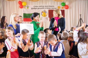 Phu nhân Tổng Bí thư Ngô Phương Ly thăm Trường mầm non số 2 Zvanche. (Ảnh: NGUYỄN HỒNG)