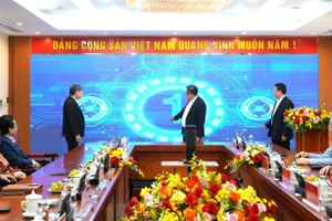 Lãnh đạo Ủy ban Kiểm tra Trung ương thực hiện nghi thức ra mắt Trung tâm Điều hành giám sát, kiểm tra trên môi trường số. (Ảnh: MINH NGỌC)