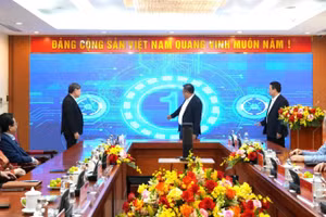 Lãnh đạo Ủy ban Kiểm tra Trung ương thực hiện nghi thức ra mắt Trung tâm Điều hành giám sát, kiểm tra trên môi trường số. (Ảnh: MINH NGỌC)