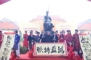 Trưng bày chuyên đề “Đại thi hào Nguyễn Du - Ngàn năm nhớ mãi” lần này giới thiệu hơn 250 tư liệu, hiện vật, hình ảnh.