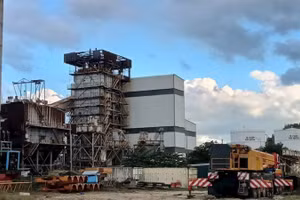 Một góc Nhà máy Nhiên liệu sinh học Bio - Ethanol Dung Quất.