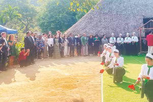 Giới thiệu nét đẹp văn hóa của đồng bào dân tộc thiểu số với du khách.