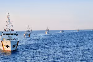 Các tàu Chi đội Kiểm ngư số 3 huấn luyện trên biển.