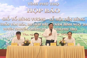 Phó Chủ tịch Ủy ban nhân dân tỉnh Phú Thọ Nguyễn Huy Ngọc giải đáp các câu hỏi của báo chí.