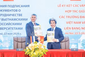 Lễ ký kết văn kiện hợp tác giữa các trường đại học Việt Nam và Liên bang Nga. (Ảnh: Trường đại học Sư phạm - Đại học Đà Nẵng)