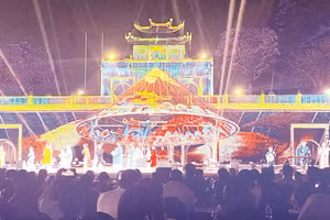 Trình chiếu 3D mapping tại Hoàng thành Thăng Long.