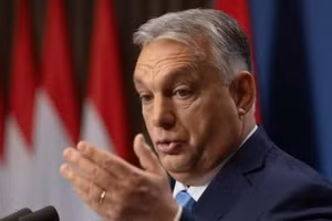 Thủ tướng Hungary Viktor Orban phát biểu trong một cuộc họp báo tại Budapest. (Ảnh: THX/TTXVN)