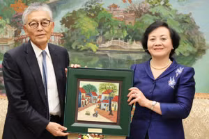 Phó Thủ tướng Phạm Thị Thanh Trà và ông Honna Hitoshi, Chủ tịch kiêm Tổng Giám đốc Tập đoàn Erex (Nhật Bản. (Ảnh: VGP/Thu Giang)