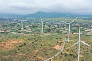 Cột tua-bin điện gió thuộc Công ty cổ phần Phong điện Thuận Bình, tỉnh Lâm Đồng.