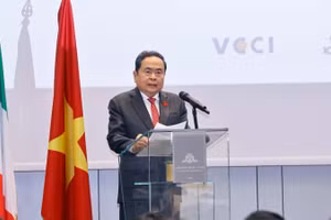 Chủ tịch Quốc hội Trần Thanh Mẫn phát biểu tại Phiên khai mạc Tọa đàm chính sách thúc đẩy hợp tác Việt Nam-Italia. (Ảnh: Doãn Tấn – TTXVN)